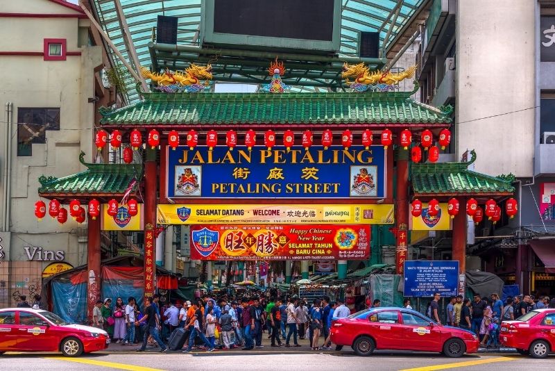 22 – Find affordable goods and delicious street food on Petaling Street